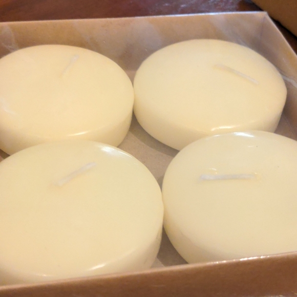 3" floating candles - Picture 2 of 5